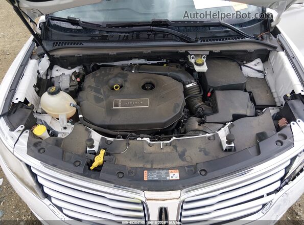 5LMCJ1C93HUL61536 2017 LINCOLN MKC White Вид ззаду