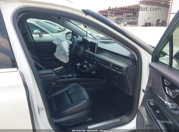 5LMCJ1C93NUL06645 2022 LINCOLN CORSAIR White Front interior view
