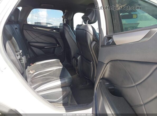 5LMCJ1C95GUJ22181 2016 LINCOLN MKC White VIN կոդի պիտակի տեսք