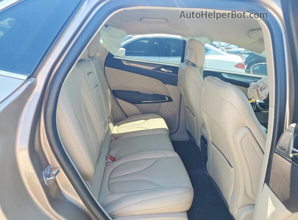 5LMCJ1C99KUL39029 2019 LINCOLN MKC Tan უკანა სალონის ხედი