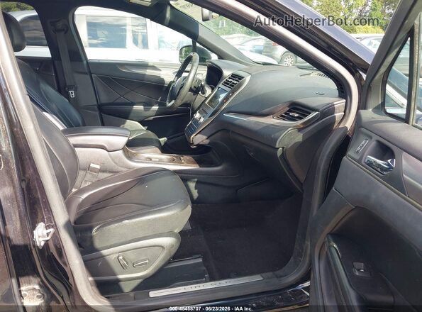 5LMCJ1D98KUL07008 2019 LINCOLN MKC Black Widok wnętrza z przodu