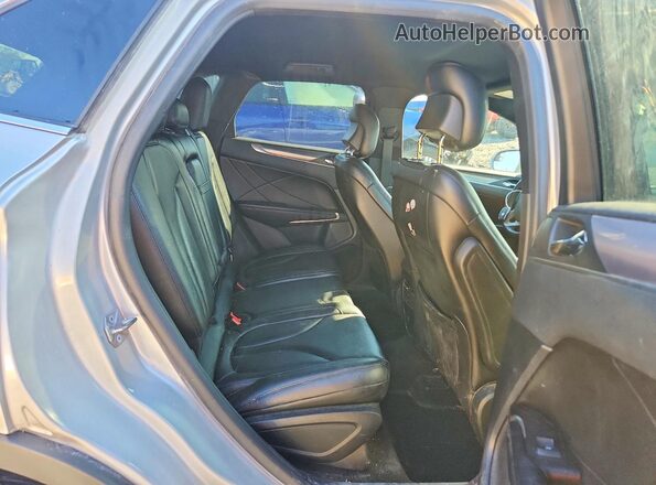 5LMCJ1D99KUL22651 2019 LINCOLN MKC Silver Вид задньої частини салону