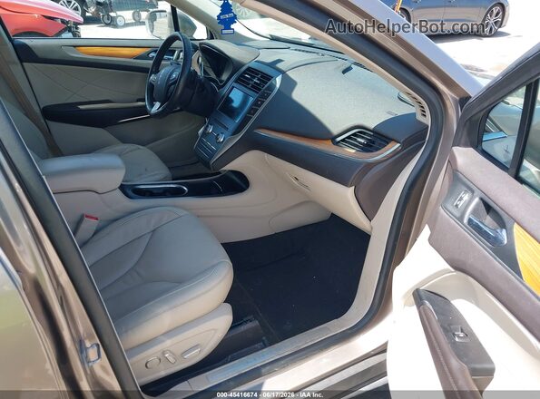 5LMCJ2C90KUL50183 2019 LINCOLN MKC Beige Vista interior delantera