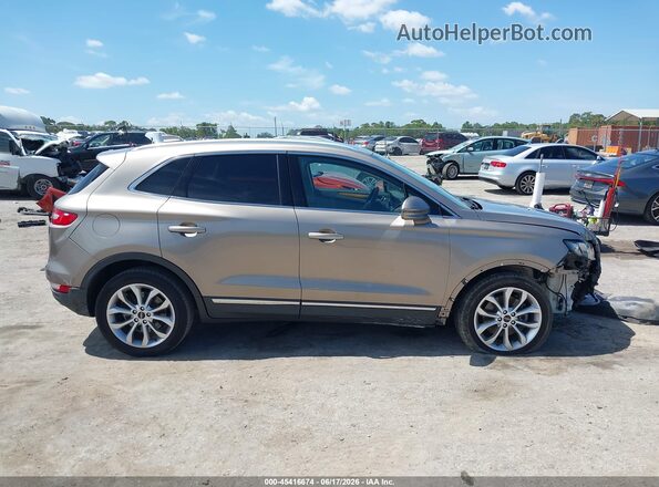 5LMCJ2C90KUL50183 2019 LINCOLN MKC Beige Vista interior trasera