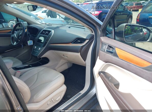 5LMCJ2C92HUL55376 2017 LINCOLN MKC Gray Вид салону спереду