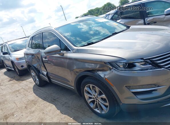 5LMCJ2C92HUL55376 2017 LINCOLN MKC Gray Вид задньої частини салону