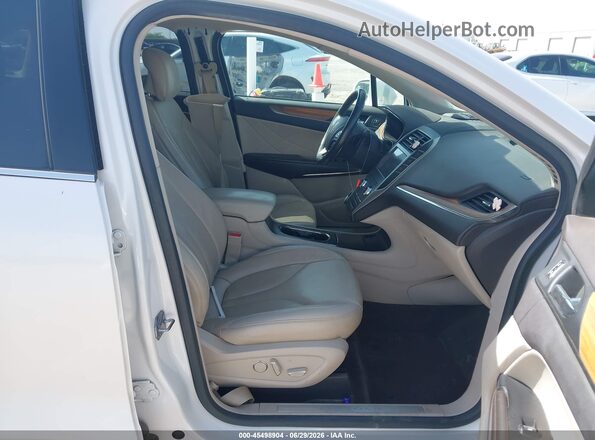 5LMCJ2C93JUL22277 2018 LINCOLN MKC Белый Вид салона спереди