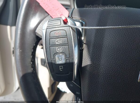 5LMCJ2C93JUL22277 2018 LINCOLN MKC Белый Вид панели приборов