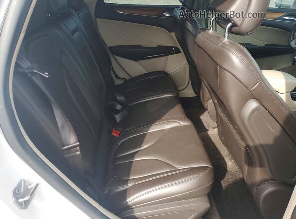 5LMCJ2C93KUL03908 2019 LINCOLN MKC White Вид задніх сидінь