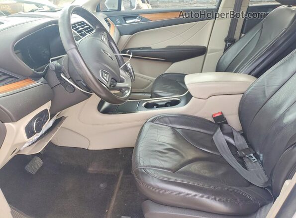 5LMCJ2C93KUL03908 2019 LINCOLN MKC White Вид салону спереду