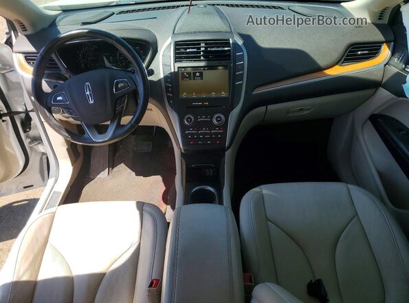 5LMCJ2C96HUL17066 2017 LINCOLN MKC White Dashboard view
