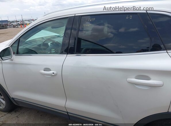 5LMCJ2C99JUL20405 2018 LINCOLN MKC White Սալոնի 360 աստիճան տեսք