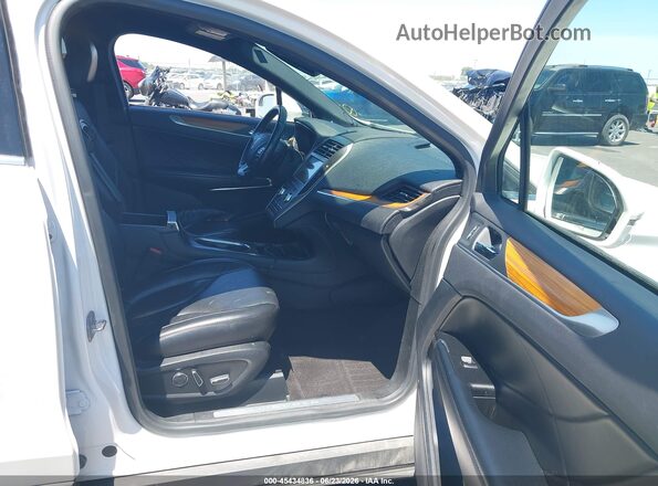 5LMCJ2D94KUL44403 2019 LINCOLN MKC White Widok wnętrza z przodu