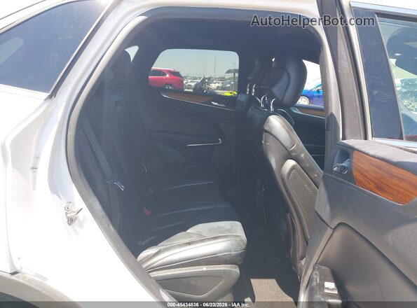 5LMCJ2D94KUL44403 2019 LINCOLN MKC White Widok naklejki z numerem VIN