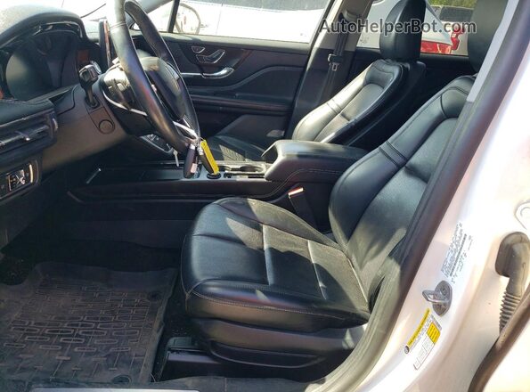 5LMCJ2D98NUL12915 2022 LINCOLN CORSAIR White Front interior view