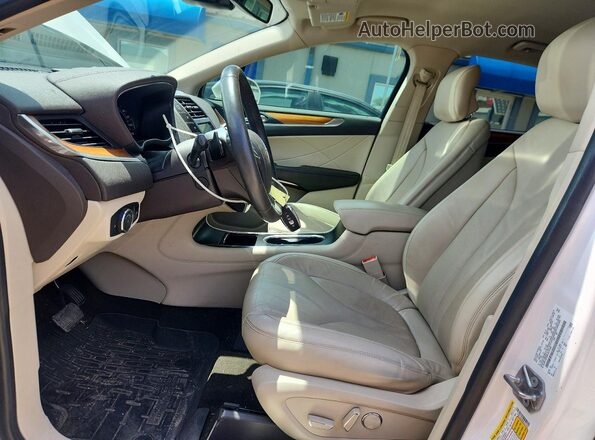 5LMCJ2D99KUL51542 2019 LINCOLN MKC White წინა სალონის ხედი