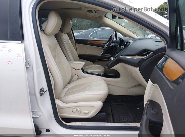 5LMCJ3C94GUJ31109 2016 LINCOLN MKC White Вид салону спереду