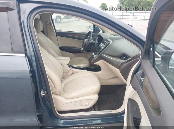 5LMCJ3C94KUL04135 2019 LINCOLN MKC Blue Front interior view