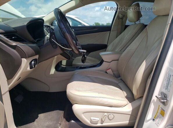 5LMCJ3C95JUL31200 2018 LINCOLN MKC White Вид салону спереду