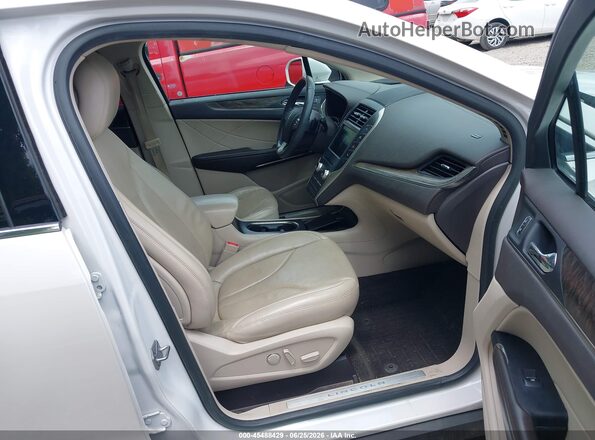 5LMCJ3C96HUL19390 2017 LINCOLN MKC White Вид салону спереду
