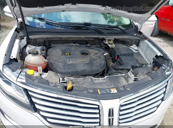 5LMCJ3C96HUL19390 2017 LINCOLN MKC White Вид ззаду