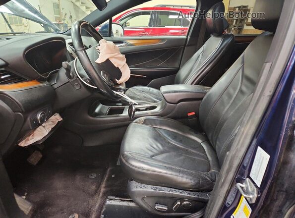 5LMCJ3C98HUL24283 2017 LINCOLN MKC Blue Widok wnętrza z przodu