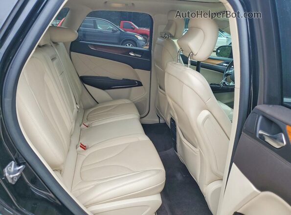 5LMCJ3C9XGUJ08577 2016 LINCOLN MKC Black Widok wnętrza z tyłu