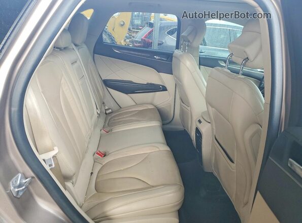 5LMCJ3D95JUL00852 2018 LINCOLN MKC Beige უკანა სალონის ხედი