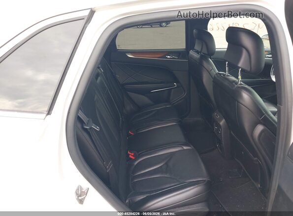 5LMCJ3D95KUL43041 2019 LINCOLN MKC White VIN կոդի պիտակի տեսք