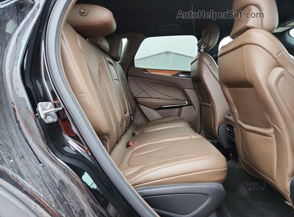 5LMCJ3D96GUJ30008 2016 LINCOLN MKC Black Rear interior view