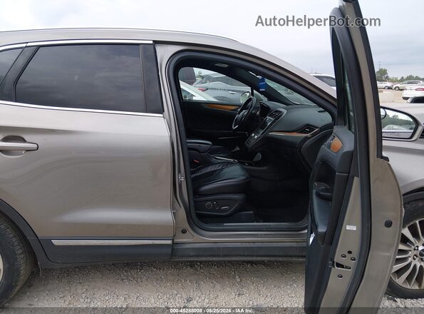 5LMCJ3D96HUL61069 2017 LINCOLN MKC Gray Front interior view