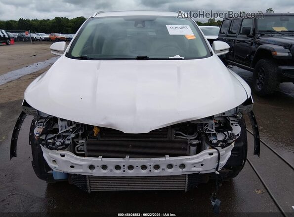 5LMCJ3D97HUL55801 2017 LINCOLN MKC White Вид задньої частини салону