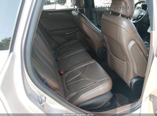 5LMCJ3D99HUL04977 2017 LINCOLN MKC Silver Widok naklejki z numerem VIN