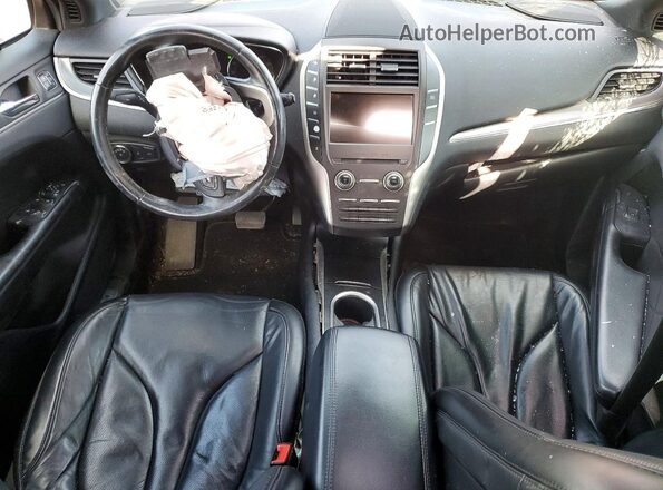 5LMCJ3D99KUL32463 2019 LINCOLN MKC Red Vista del salpicadero