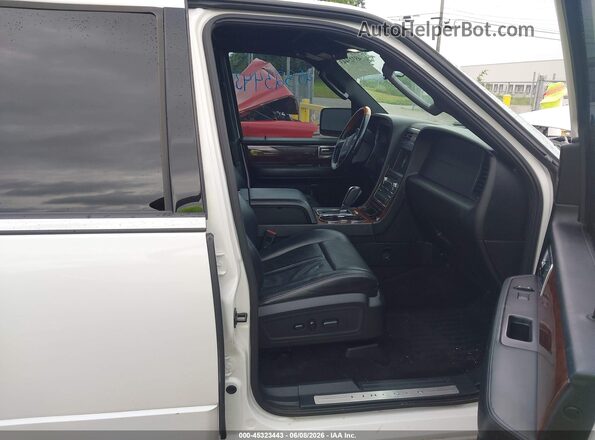 5LMJJ2HT3GEL02805 2016 LINCOLN NAVIGATOR White Widok wnętrza z przodu