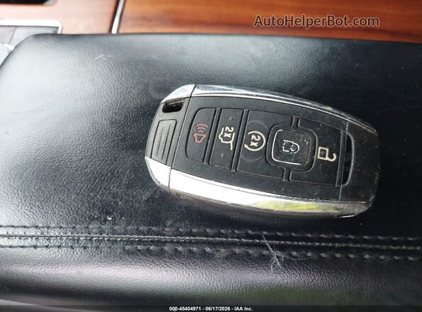5LMJJ2HT6KEL05853 2019 LINCOLN NAVIGATOR Черный Вид панели приборов