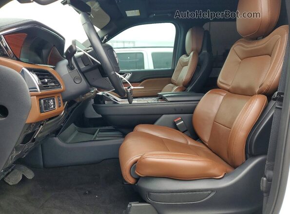 5LMJJ2LG2REL13016 2024 LINCOLN NAVIGATOR White წინა სალონის ხედი