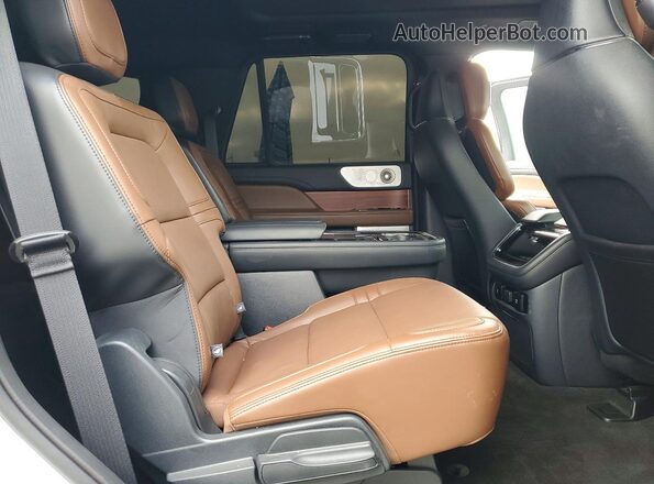 5LMJJ2LG2REL13016 2024 LINCOLN NAVIGATOR White უკანა სალონის ხედი