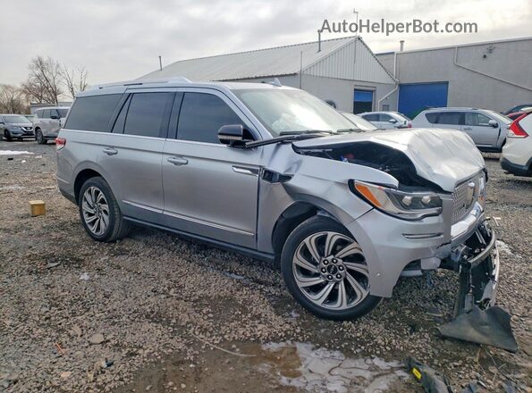 5LMJJ2LG4PEL05982 2023 LINCOLN NAVIGATOR Серебряный Передняя правая четверть