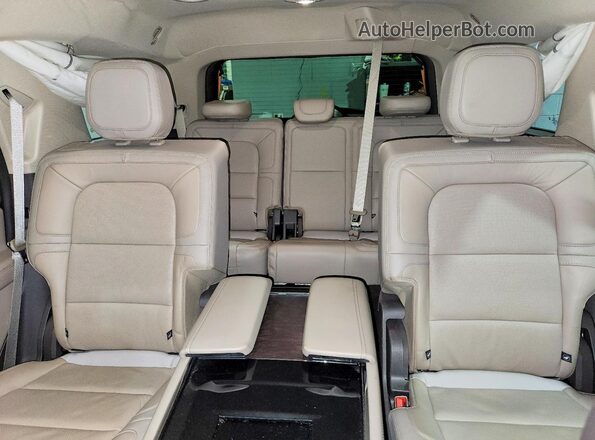 5LMJJ2LG6PEL04123 2023 LINCOLN NAVIGATOR White Vista de los asientos traseros