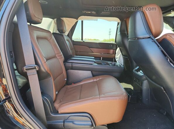 5LMJJ2LG7PEL10433 2023 LINCOLN NAVIGATOR Black Widok wnętrza z tyłu