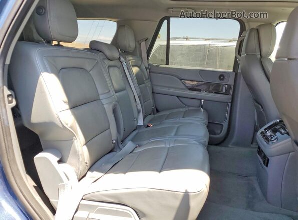 5LMJJ2LT6JEL13411 2018 LINCOLN NAVIGATOR Blue Rear interior view