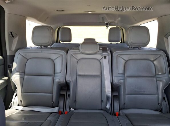 5LMJJ2LT6JEL13411 2018 LINCOLN NAVIGATOR Blue Rear seats view