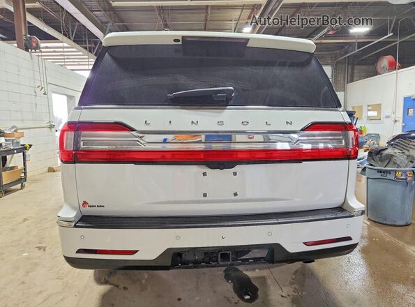 5LMJJ2LT8MEL19196 2021 LINCOLN NAVIGATOR White უკანა ხედი