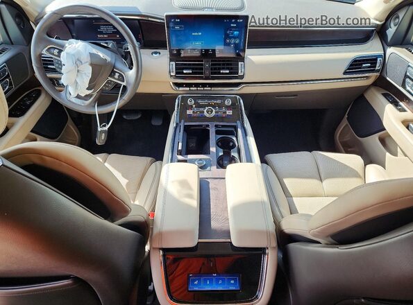 5LMJJ3LG0REL02831 2024 LINCOLN NAVIGATOR Silver Dashboard view