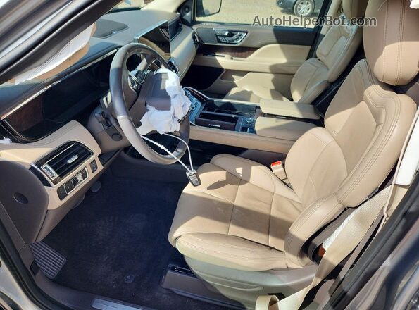 5LMJJ3LG0REL02831 2024 LINCOLN NAVIGATOR Silver Front interior view