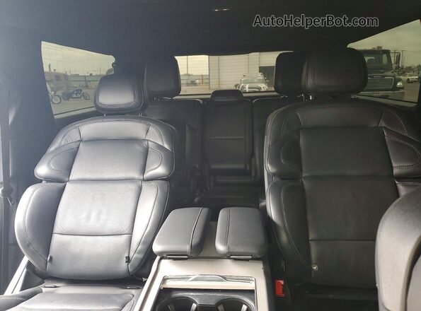 5LMJJ3LG5SEL13099 2025 LINCOLN NAVIGATOR Black Widok tylnych siedzeń