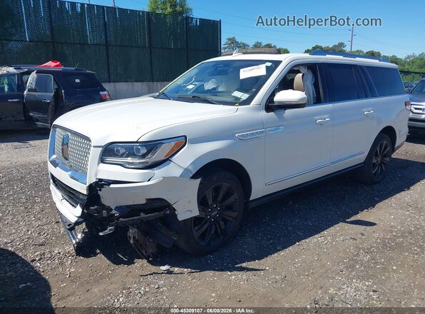 5LMJJ3LG7REL18069 2024 LINCOLN NAVIGATOR Белый Передняя левая четверть