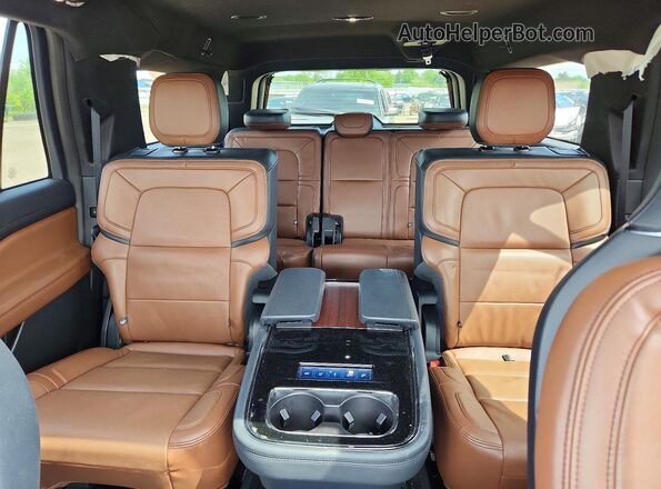 5LMJJ3LG9REL09518 2024 LINCOLN NAVIGATOR Синий Вид задних сидений