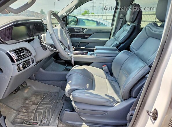 5LMJJ3LT2KEL16510 2019 LINCOLN NAVIGATOR Белый Вид салона спереди